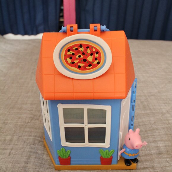 Peppa Pig Pizza Restaurant Playset - Picture 3 of 5